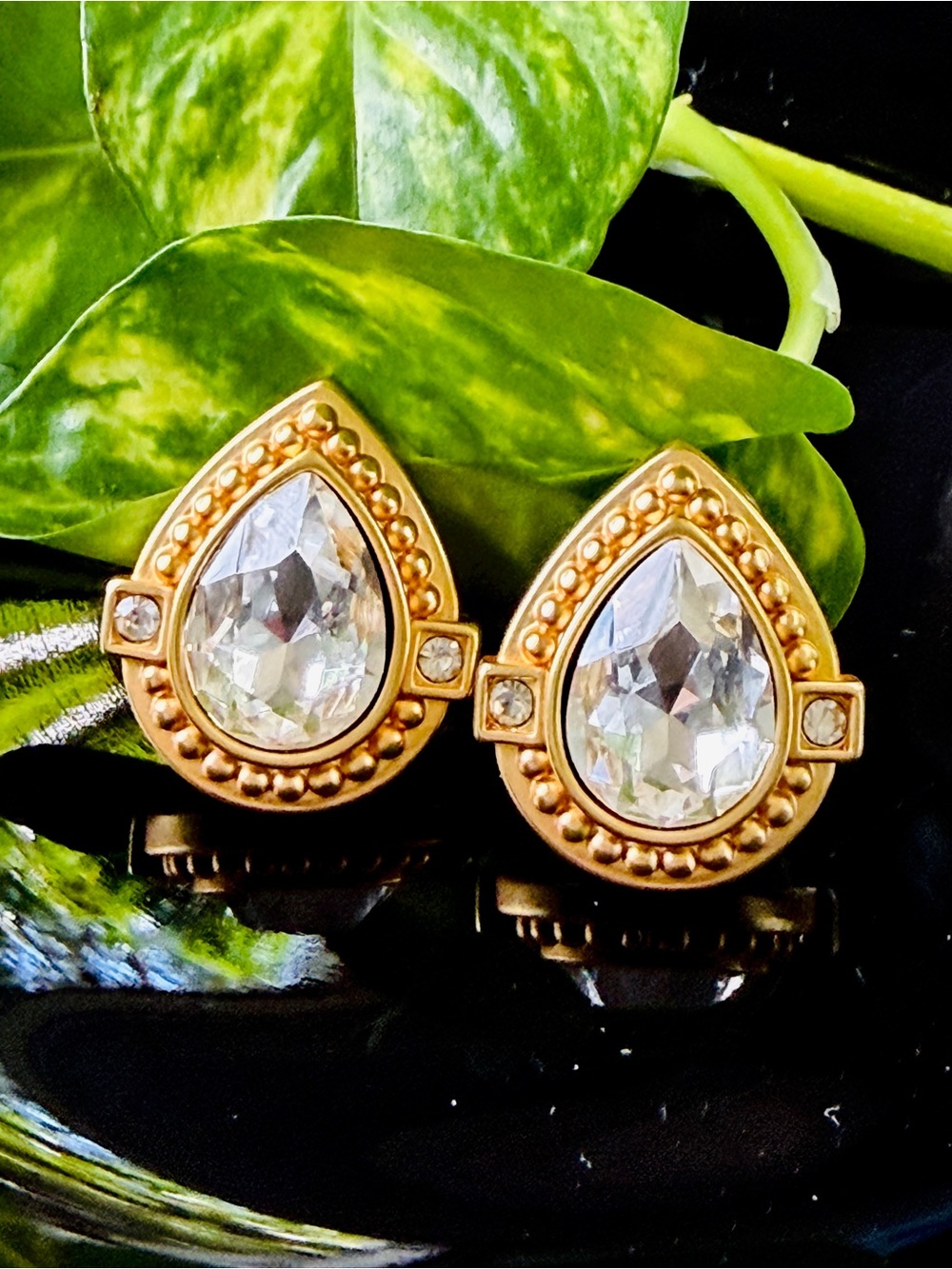 Oscar de la Renta Teardrop Earrings ✨ CLIP-ON Clear Crystal ✨Museum Gold finish